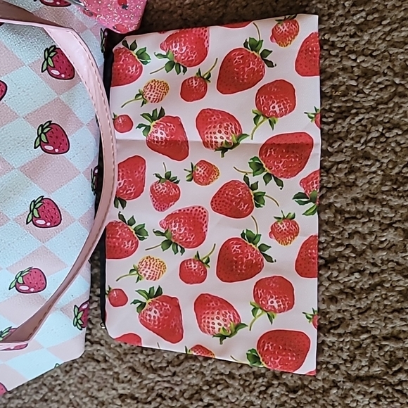 Strawberry purse strawberry kisslock coin purse strawberry keychain and case - Picture 9 of 17
